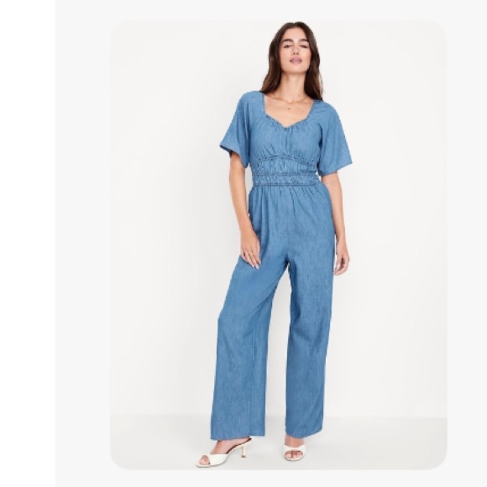 Blue or black Women's Jumpsuit
Used once very comfortable